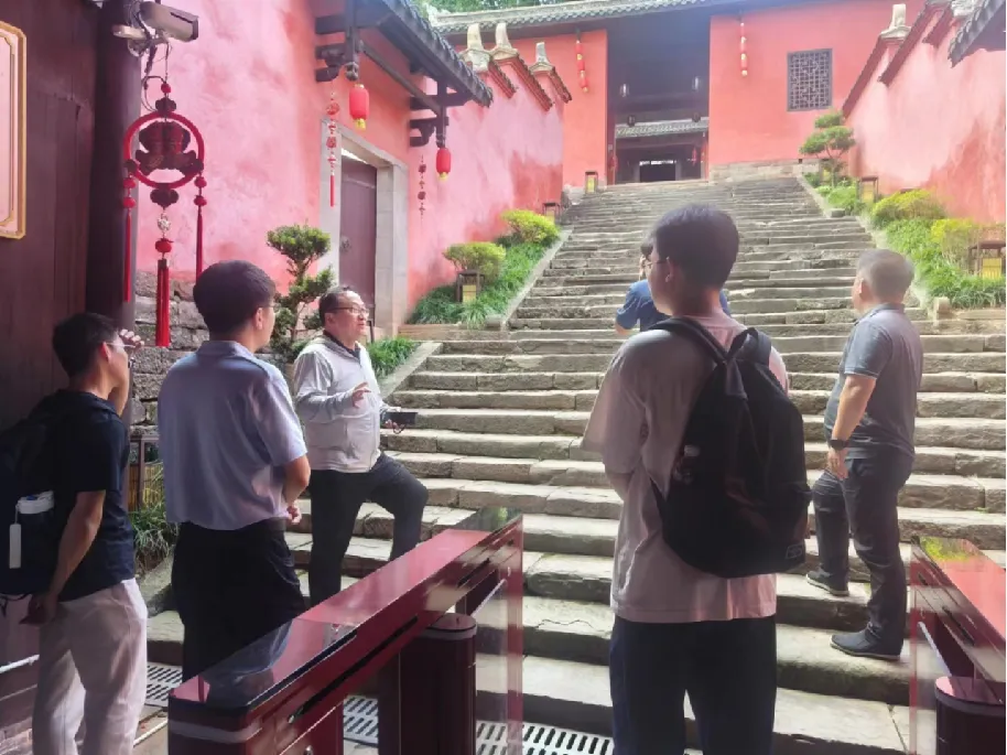 为鼓舞斗志