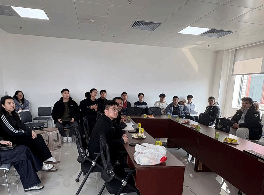 采取线上线下相结合的方式同步进行