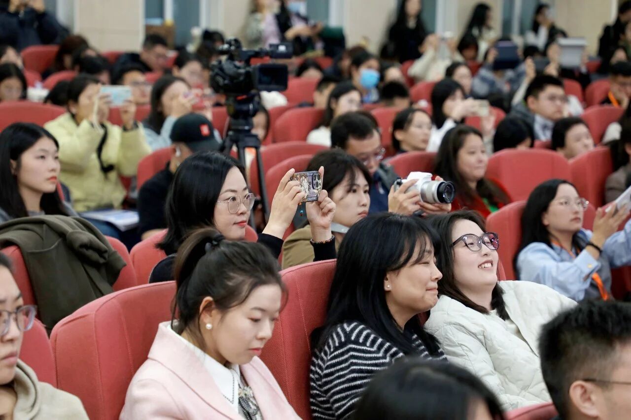 《民族澳博体育官网玩法说明研究》副主