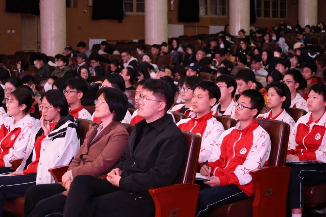 本次讲座以《以人民安全为宗旨是建设更