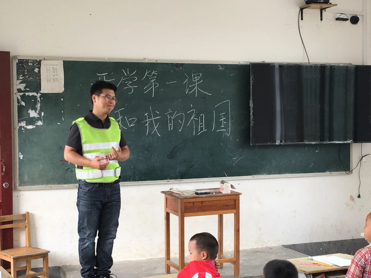 他大学毕业后怀着对国家民族政策的感恩