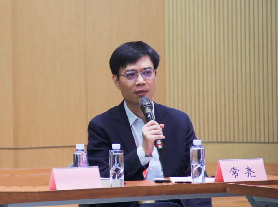 以便校友持续深入了解法学院的发展情况