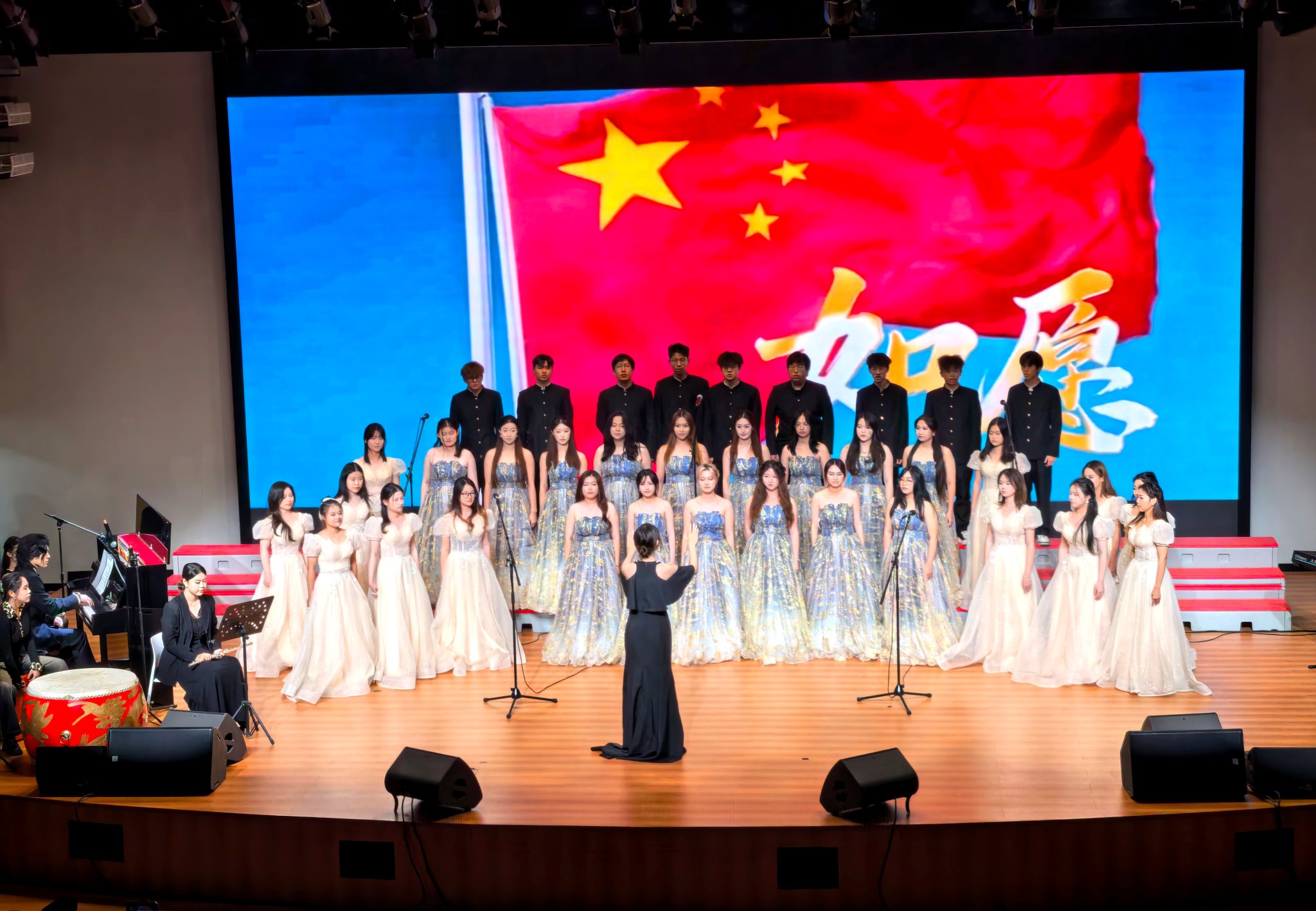 经中央人民政府批准于1951年6月在