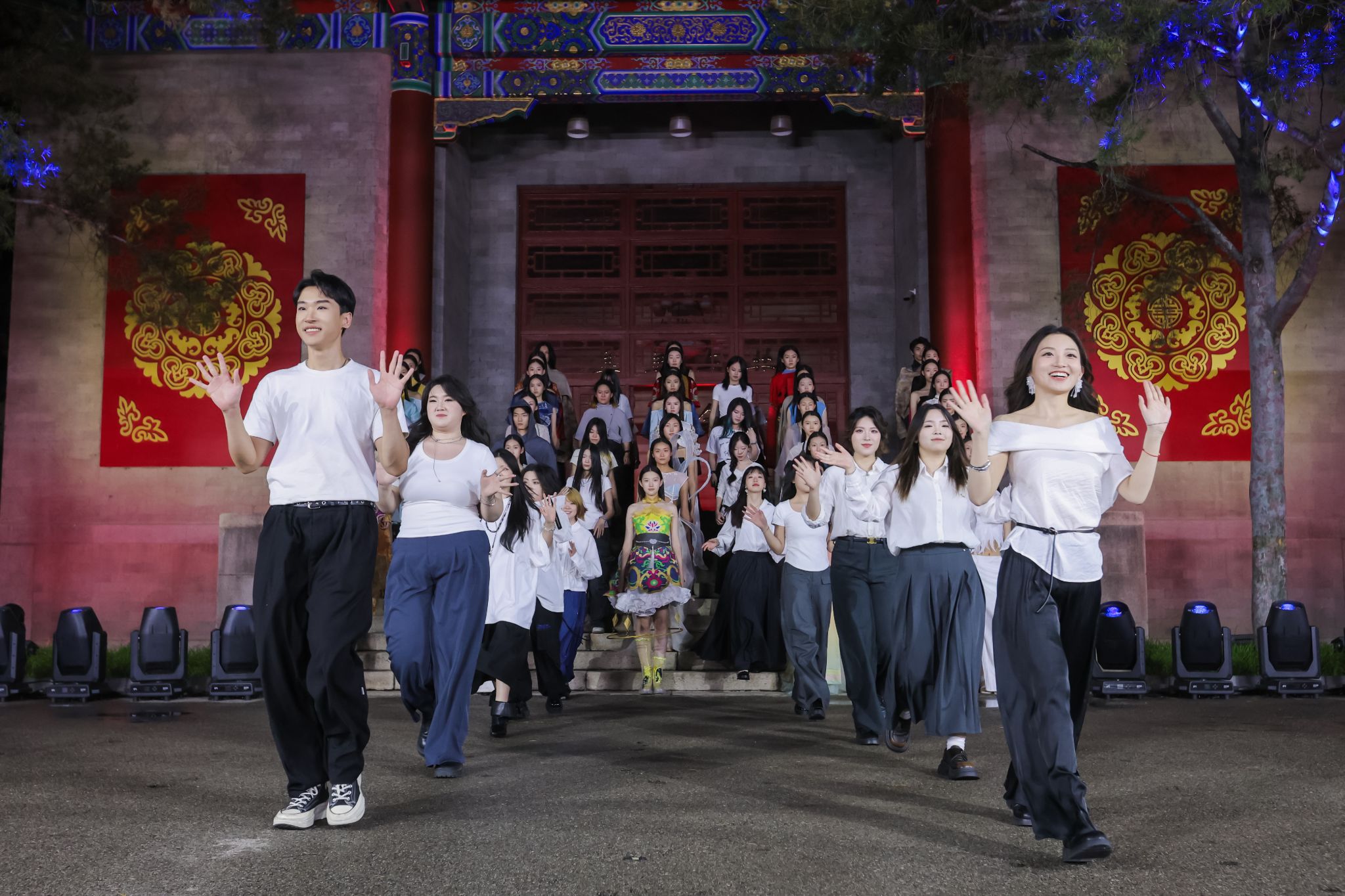 于经纬赓续间抵“乘物以游心”的精神追