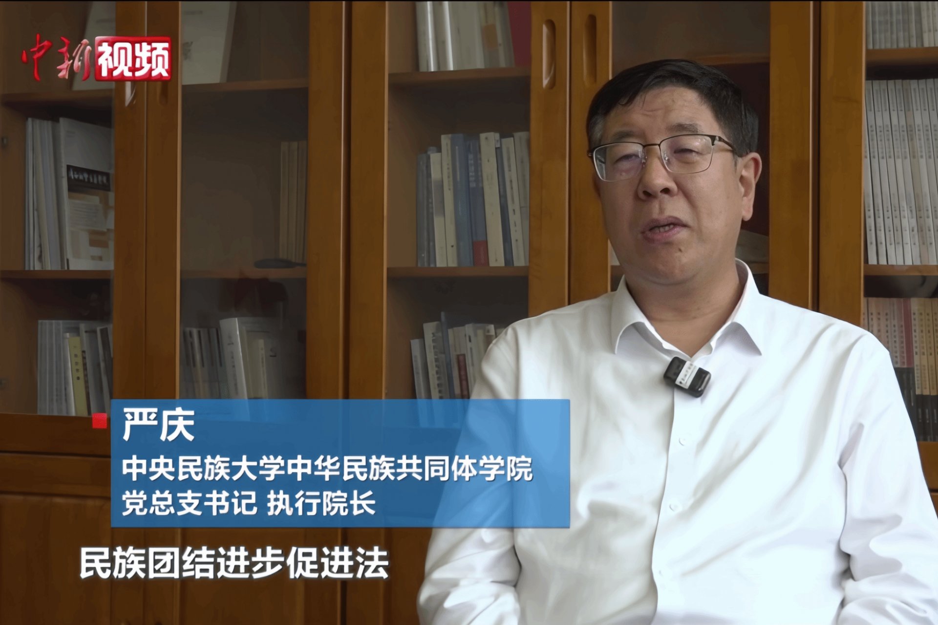 鲜红党旗映照初心使命