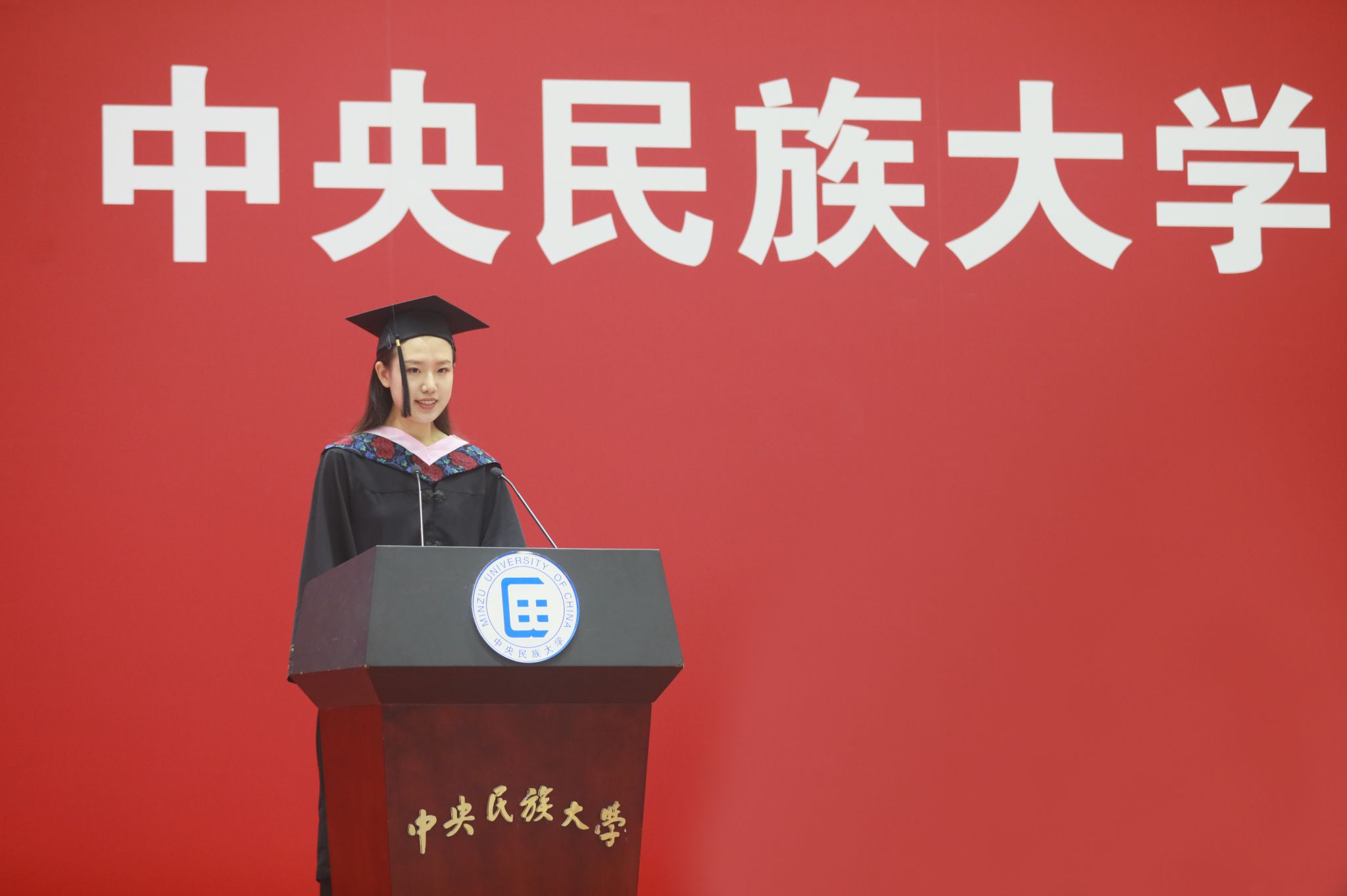 向一路支持陪伴的父母家人和孜孜不倦教