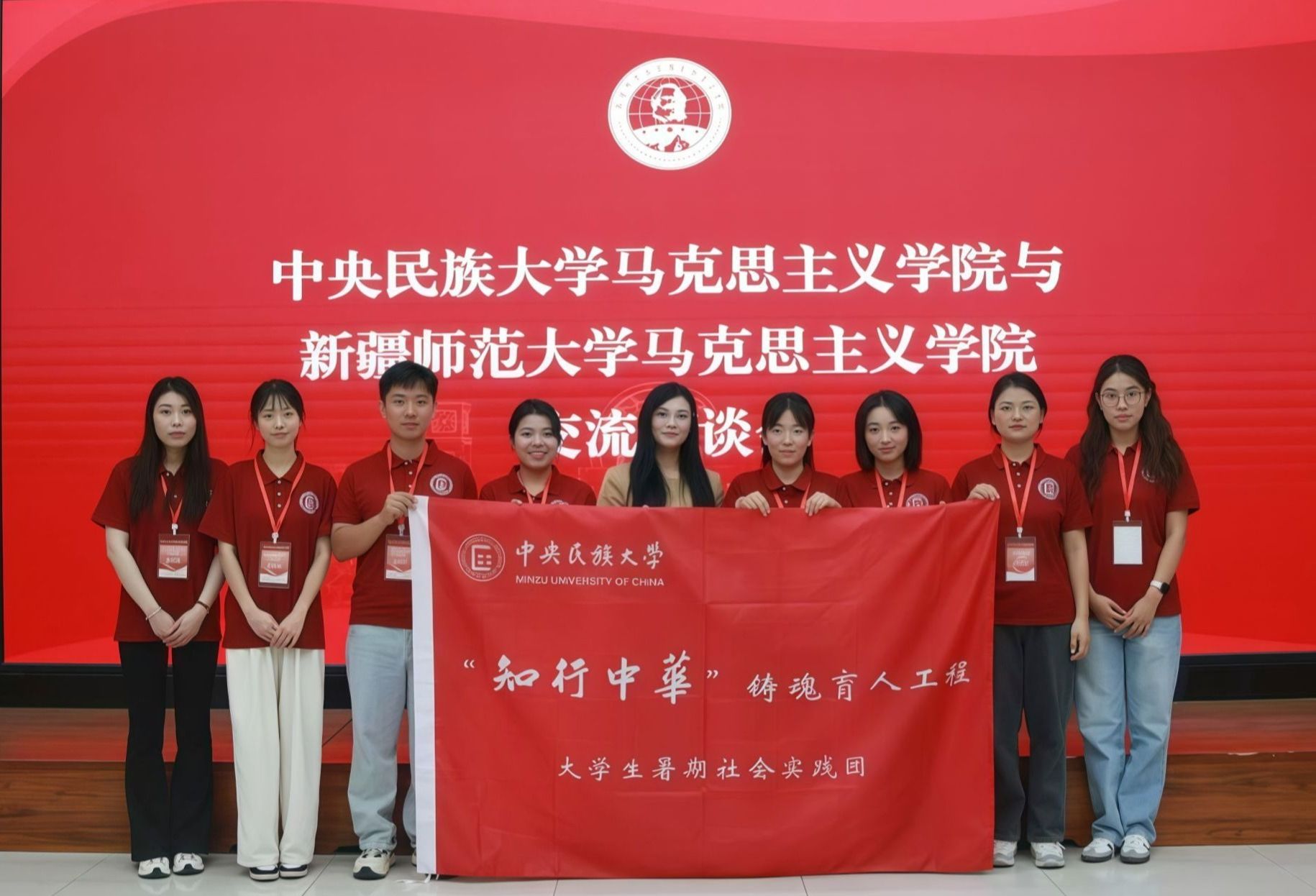思政系主任岳凤兰副教授带队指导