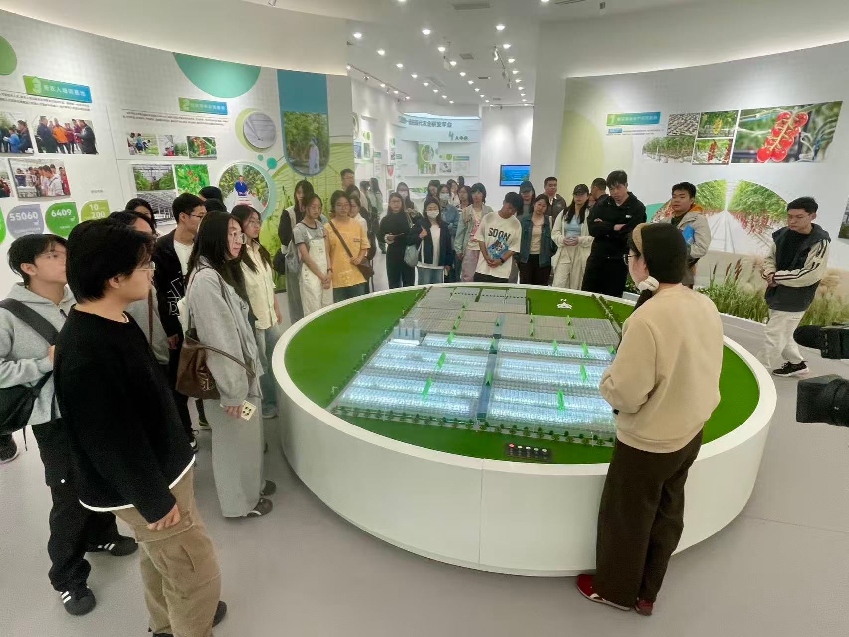 西城区养老中心等基层一线