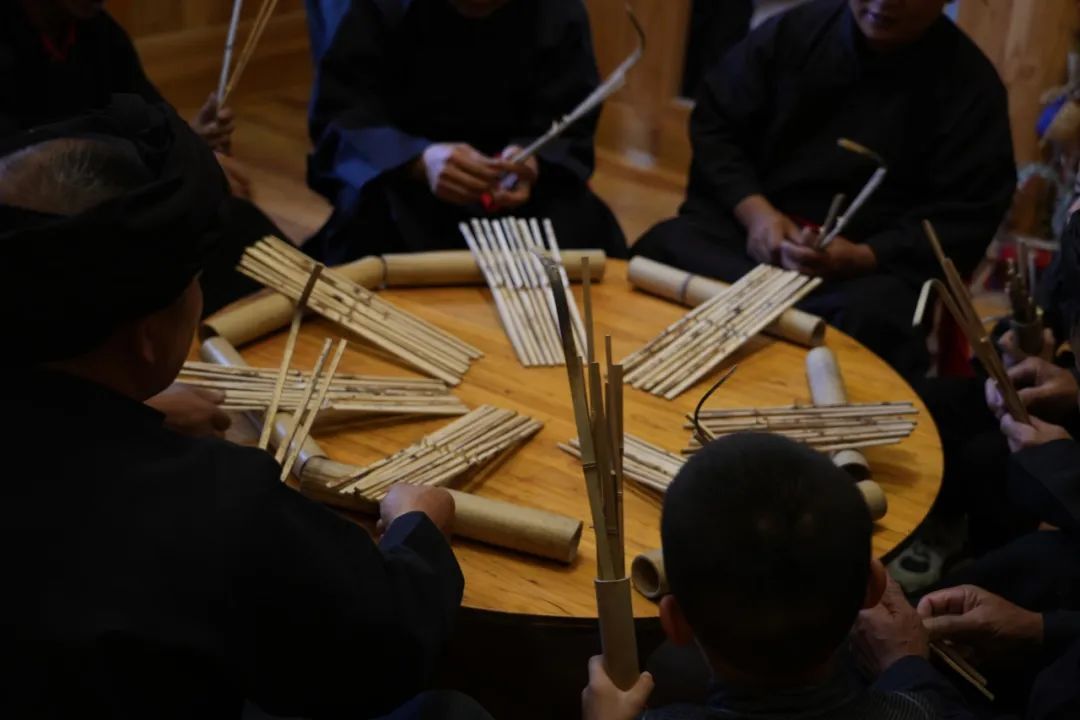 深入苗寨村落