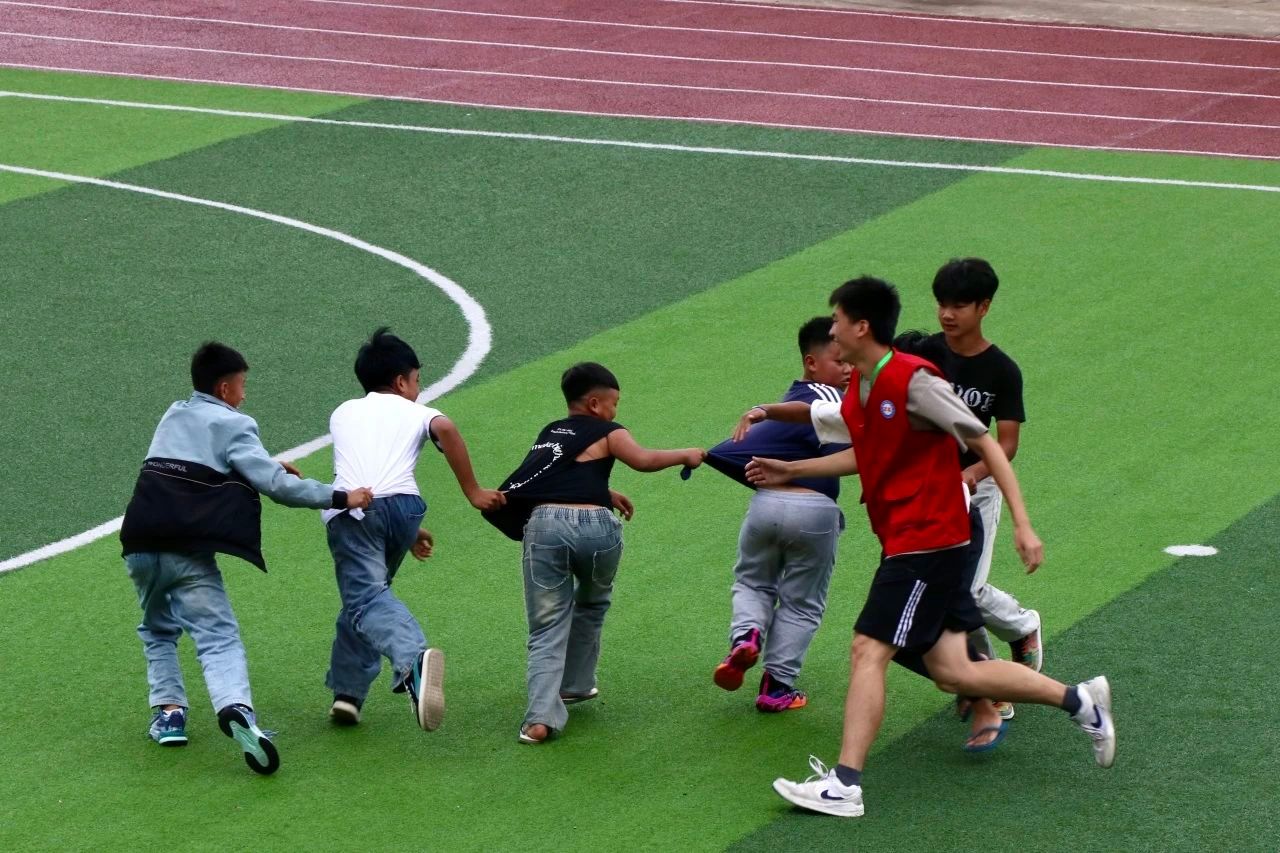 大学生志愿者们表示