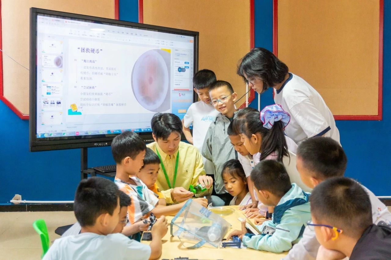 管理学院的师生们跨越500公里的距离