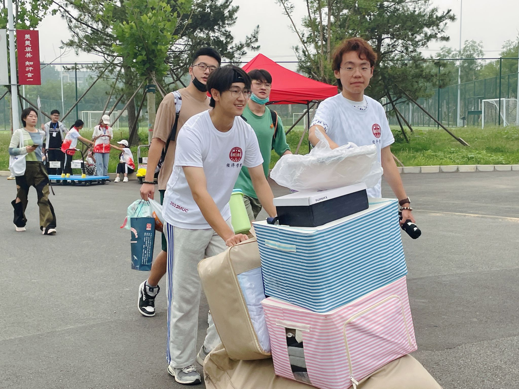 秋日的民大校园热闹非凡