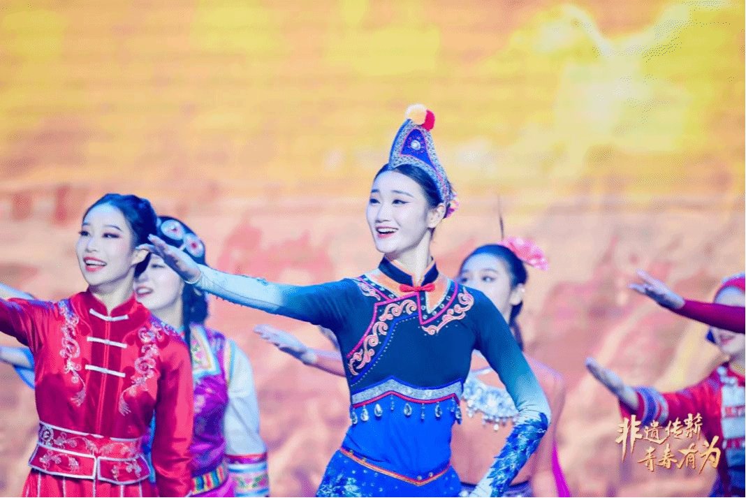 我校师生受邀参加活动
