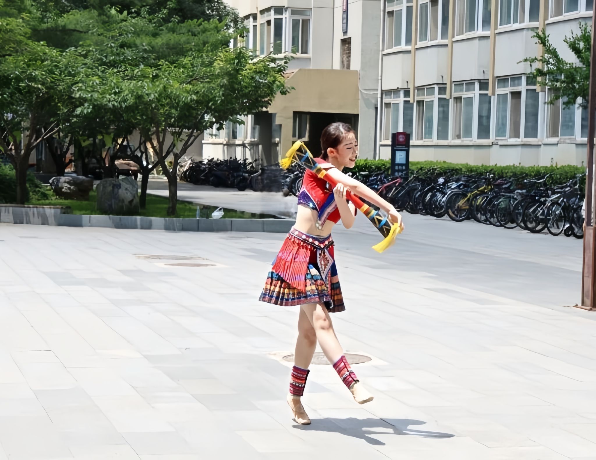 同学们以舞为语