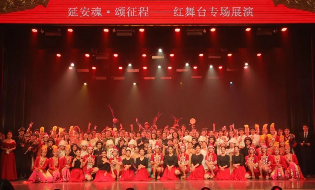 舞蹈学院党委书记王淼为2026届毕业