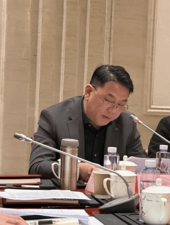 引发了同组委员的热烈讨论与高度肯定