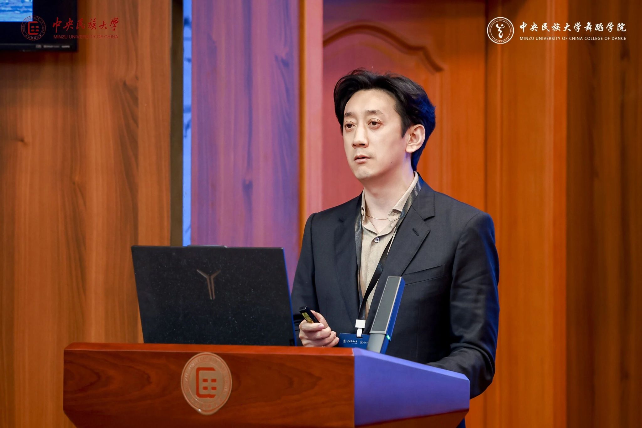 12位专家围绕议题“互融与互鉴