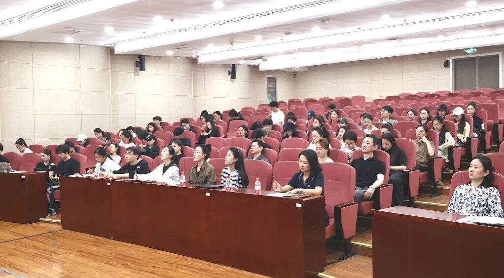 舞蹈学院在海淀校区文华楼西区一层报告