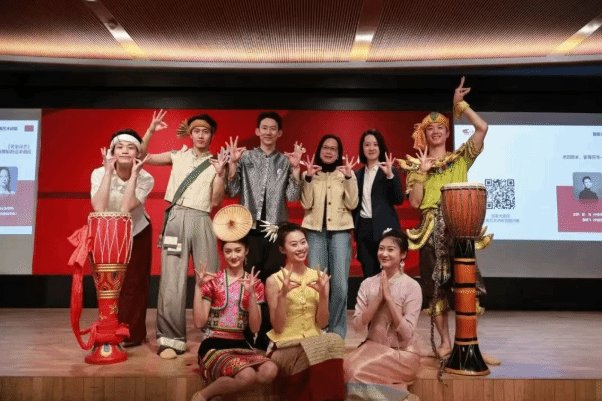 共赴一场与傣族舞蹈的温柔邂逅