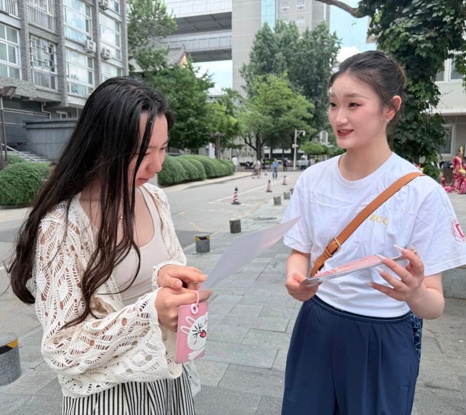 党委副书记李依霖等领导老师亲临现场