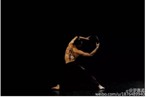 在"狐友国民校草大赛"第一眼注意到罗