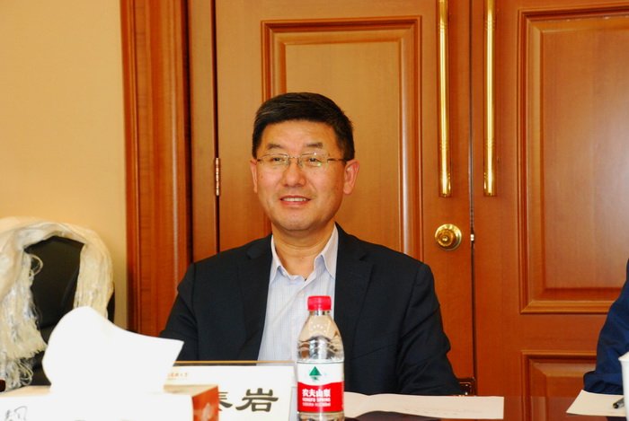 副校长石亚洲亲切会见来宾