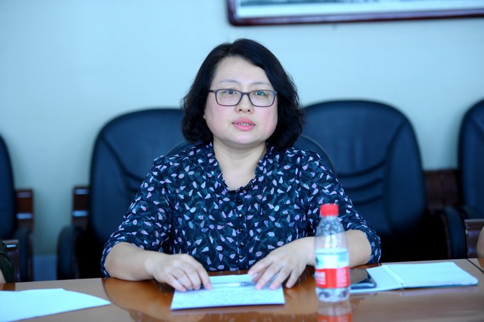 我校在二号楼一层会议室召开学习贯彻习