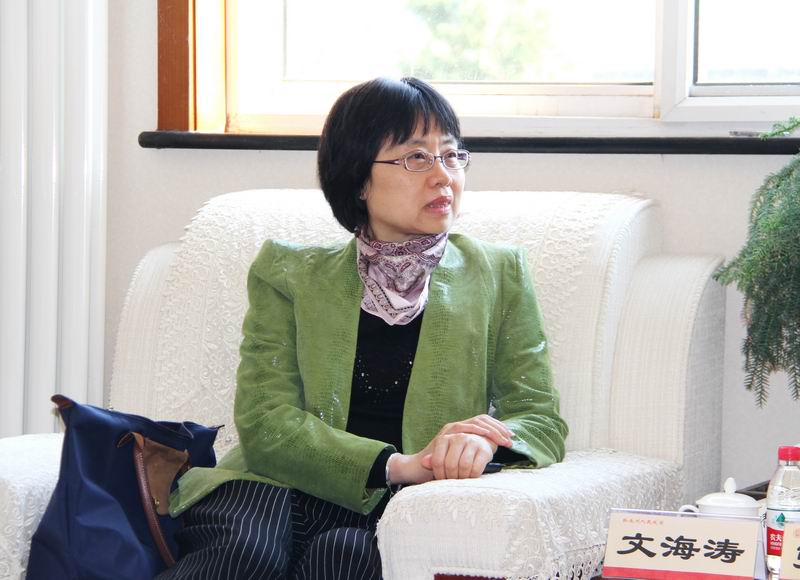 校党委书记张京泽在三号楼三层接待室会