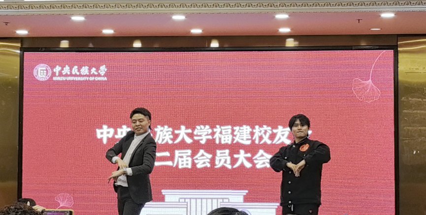 校友会第一届副秘书长白荣敬女士做了详