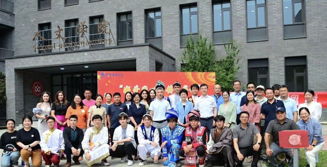 他始终坚持为党育人