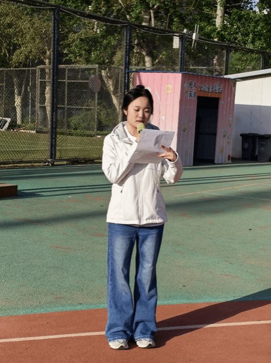 举行“挺膺担当向未来”主题升旗仪式暨