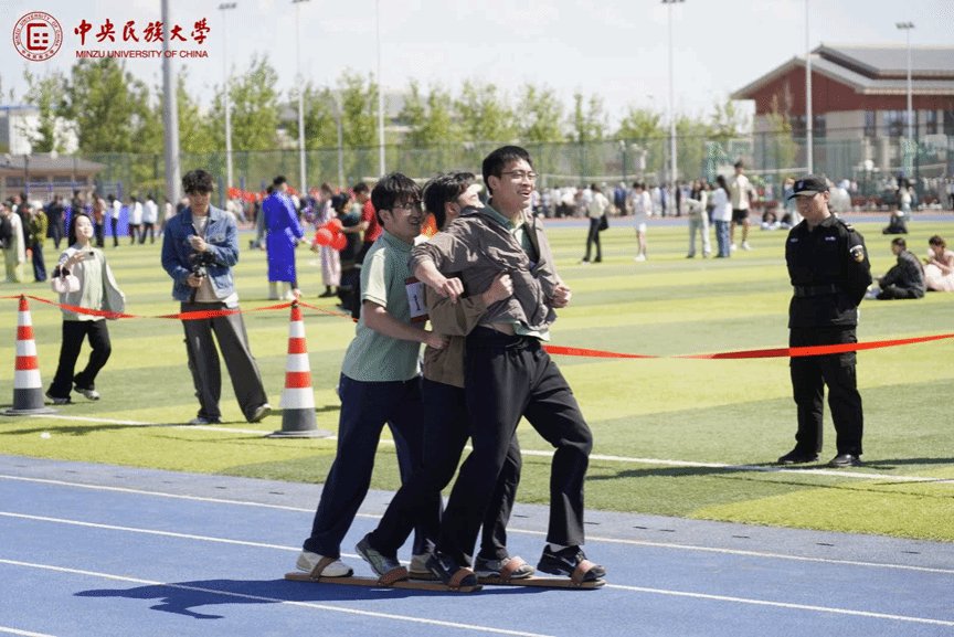 在田径赛场与趣味项目中双线发力